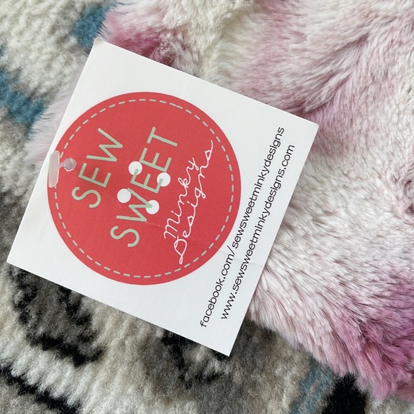 Sew Sweet by Minky designs fur cushion cover - Picture 2 of 4